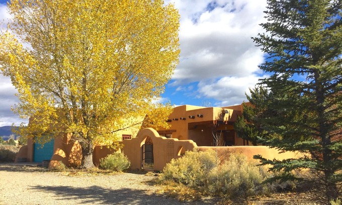 El Prado House | TRANQUIL GET AWAY between Taos & Ski Valley