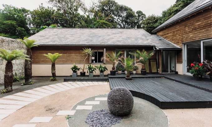 Niton Cabin | Tranquil Japandi lodge in stunning award-winning coastal gardens