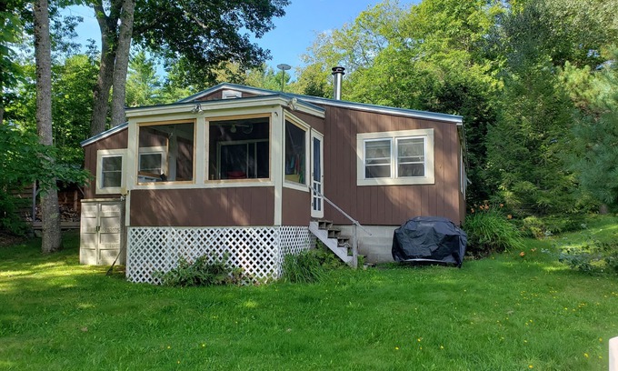Liberty Cottage | Tranquil Lake St George Cottage