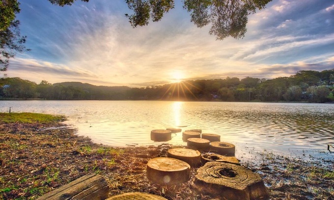 Avoca Beach House | Tranquil Lakefront Retreat 450m To The Beach