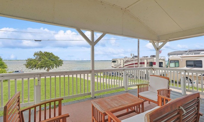 Princeton House | Tranquil Lakeside Escape, 2 Bedrooms, Patio, Views