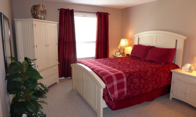 East Kootenay Condo | Tranquil MOUNTAIN-VIEW Unit Radium Hot Springs Getaway - 2bed 2bath Pool Hot tub