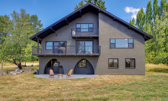 Mount Vernon House | Tranquil Mount Vernon Retreat w/ Patio & Gas Grill