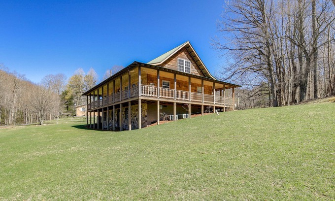 Damascus House | Tranquil Mountain Getaway in Troutdale: Game Room!