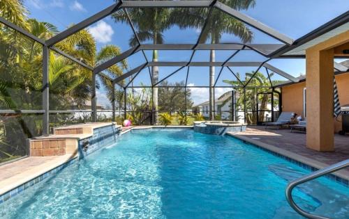 Diplomat House | Tranquil Palms Heated Pool Spa Outdoor TV & More