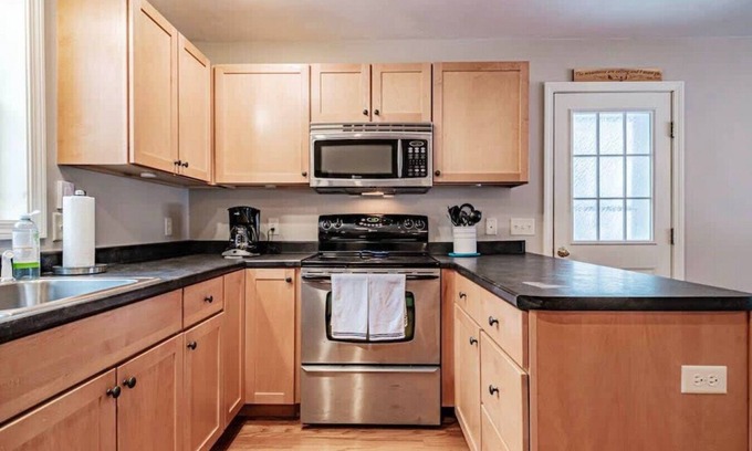 Conway House | Tranquil Paradise: Enchanting 3-Bedroom Brookside