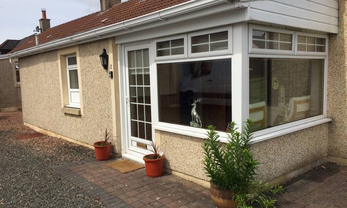 Airdrie House | Tranquil Pippin Scottish Cottages with Hot Tub