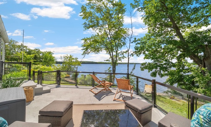 Carden Cottage | Tranquil Private Lakefront Cottage Haven - 1.5 hr from T.O