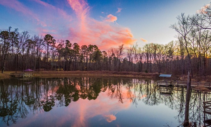 Broken Bow Cabin | Tranquil Shores on Stocked Fishing Pond luxury log cabin 3 Bedrooms and 2.5 Bath