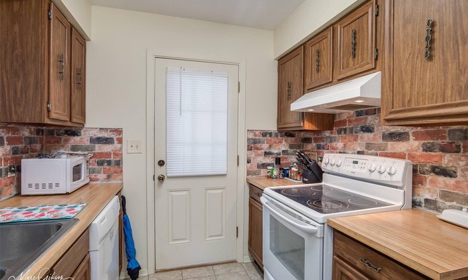 Shreveport House | Tranquil Stay, Prime Location Near Shopping Dining Hospitals and Casinos