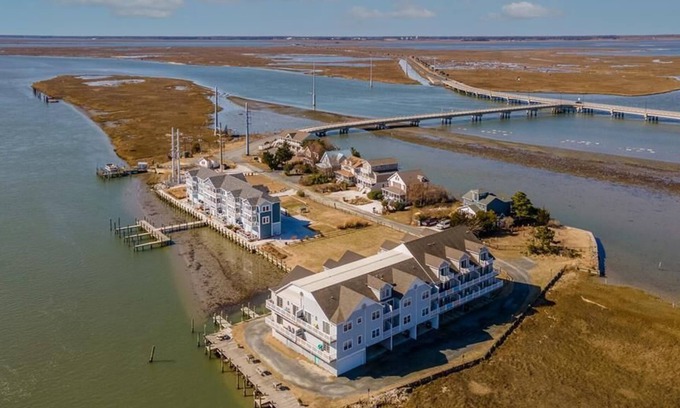 Chincoteague House | Tranquil Tides Retreat - Waterfront on Chincoteague Island!