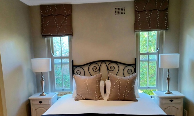 Lakeside House | Tranquil Tokai.Close to Constantia Wine Route Muizenberg beach. Tokai Forest.