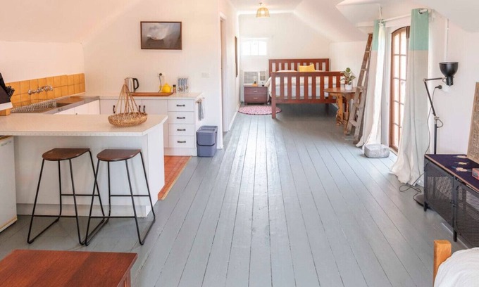 Fairfield Apartment | Tranquil Treehouse, Loft Space @ Art House