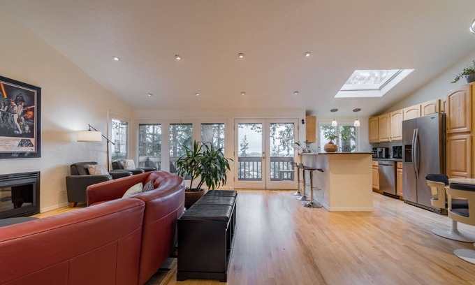 Eugene House | Tranquil Treehouse