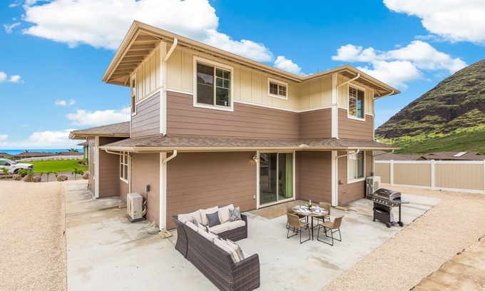 Makaha Valley House | Tranquil Vacation Home in Makaha Valley Near Beach w/Exterior Dining & Bbq