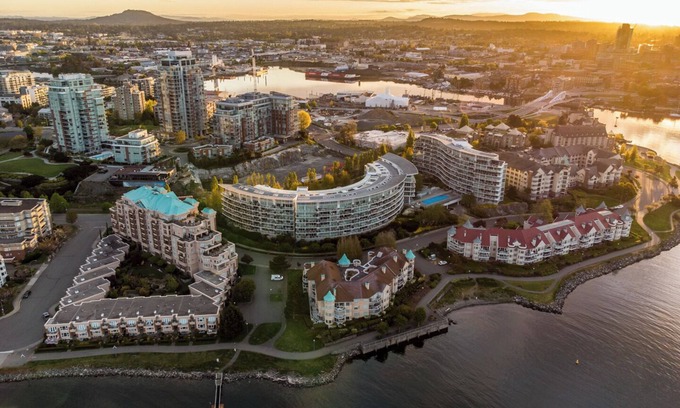 Victoria Condo | Tranquil Victoria Harbour Condo