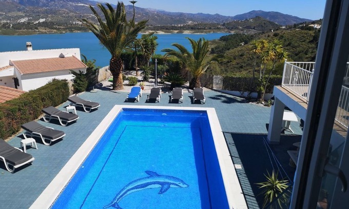 Vinuela Villa | Tranquil villa with breath-taking panoramic views of Lake Viñuela & Mount Maroma