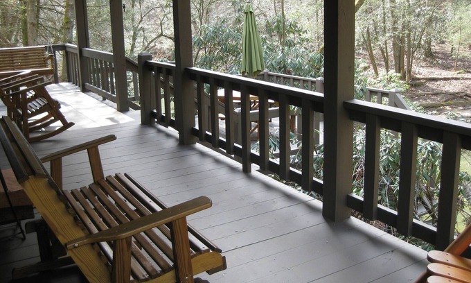 Cashes Valley Cabin | Tranquil Waterfront Cabin