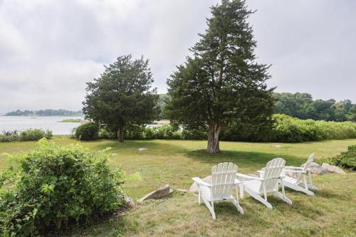 Monument Beach House | Tranquil Waterfront Getaway