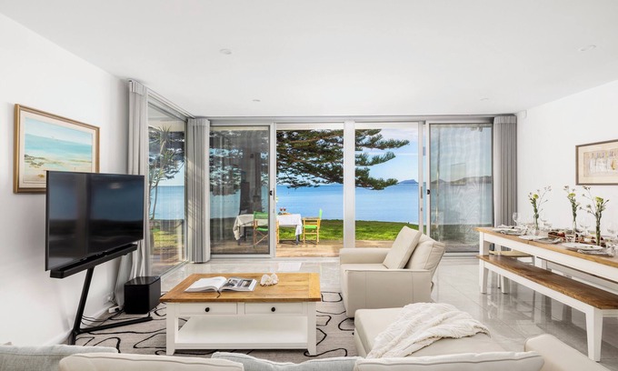 Salamander Bay House | Tranquil Waters - Luxury Waterfront Home with Stunning Views