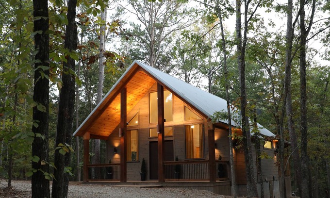Broken Bow Cabin | Tranquil Waters Brand New Studio Cabin by Broken Bow Lake and Golf Course