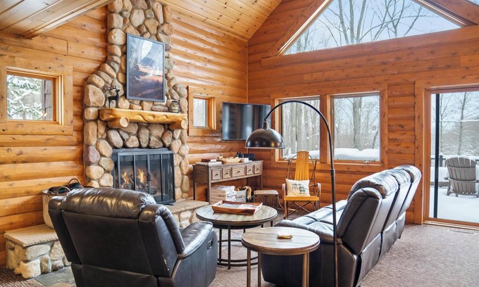 Boyne City Cabin | Tranquil Wooded Retreat at Boyne Mountain – Steps from the Slopes