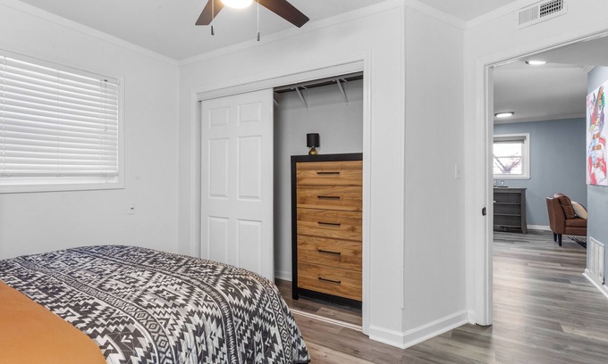 East Point Apartment | Tranquility Creek~Stylish 2BR~7 Mins ATL Airport - Dedicated Workspace