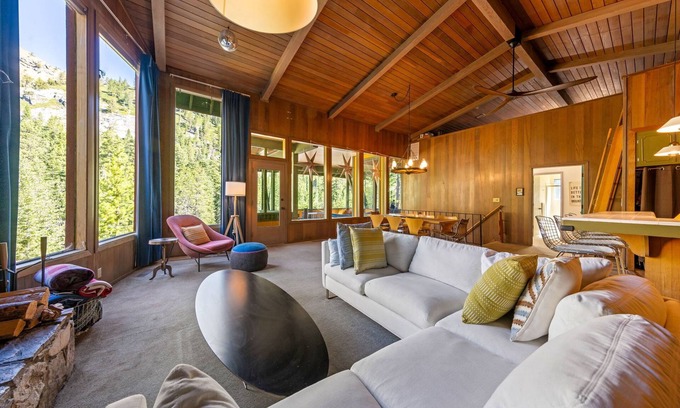 Alpine Meadows House | Trapper Cabin in Alpine Meadows w/hot tub