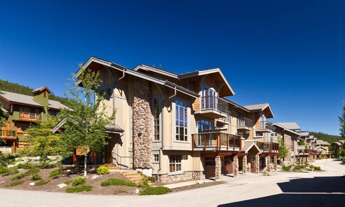 Sun Peaks Condo | Trappers Landing #06 By Bear Country