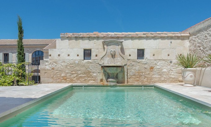 Fontvieille House | Trational and provencal farmhouse with heated pool and jacuzzi in Provence