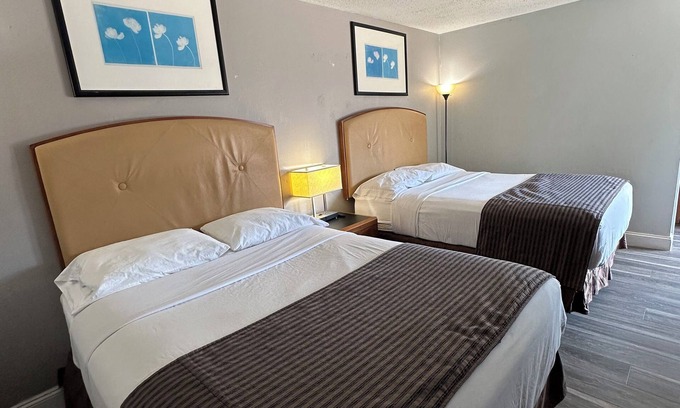 Emporia Hotel | Travel Inn & Suites