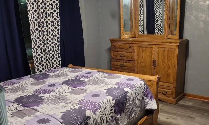 Fontanelle House | Travelers Guesthouse 4 bedroom, 2 bathroom