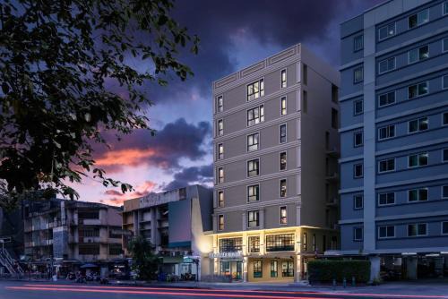 Thanon Phetchaburi Hostel | Travelier Hostel