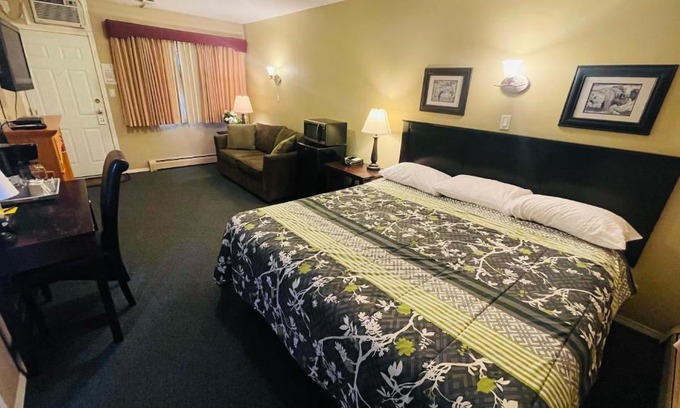 East Kootenay Hotel | Travellers Motel