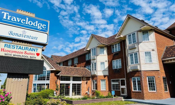Niagara Falls Hotel | Travelodge by Wyndham Niagara Falls Lundys Lane
