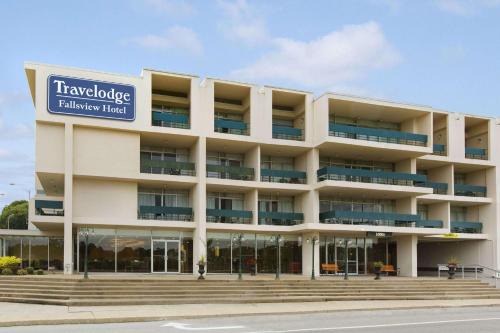 Niagara Falls Hotel | Travelodge by Wyndham Niagara Falls Fallsview