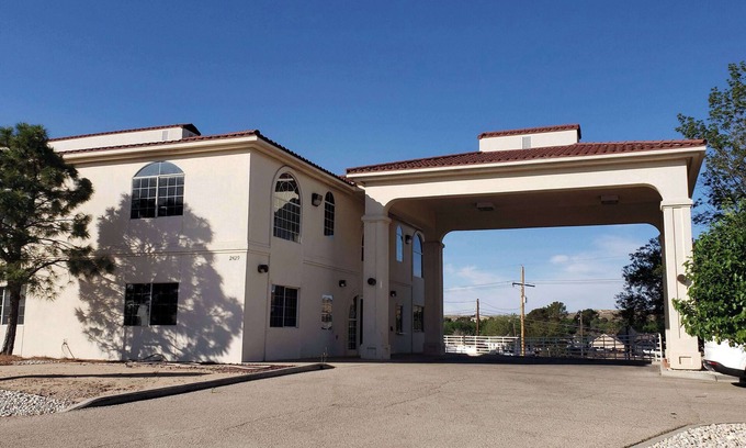 Carlsbad Hotel | Travelodge by Wyndham Carlsbad NM