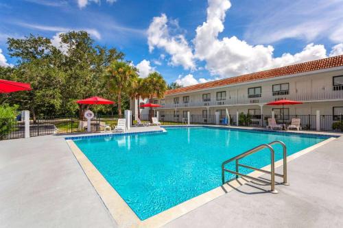 Kissimmee Hotel | Travelodge by Wyndham Orlando Lake Buena Vista South