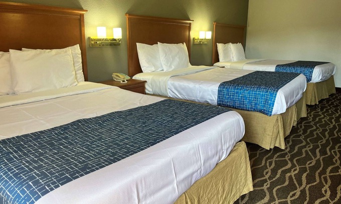 Terre Haute Hotel | Travelodge by Wyndham Terre Haute