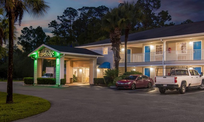 MacClenny Hotel | Travelodge Suites by Wyndham MacClenny/I-10