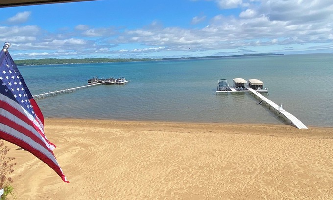 Traverse City Condo | Traverse City, MI Beach Condo