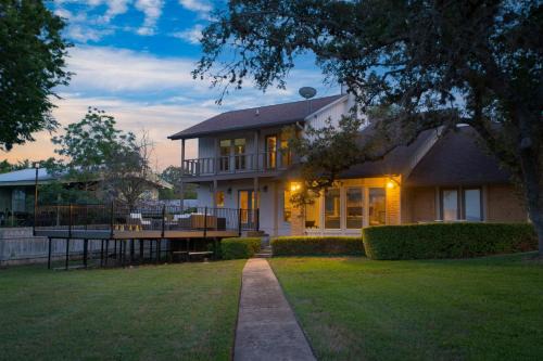 Cardinal Hills House | Travis by AvantStay Waterfront Lake Retreat