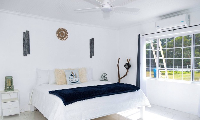Treasure Beach House | Treasure Beach Inn and Bar room #3