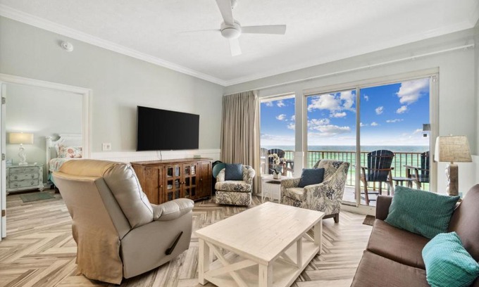 Lower Grand Lagoon Apartment | Treasure Island 0404
