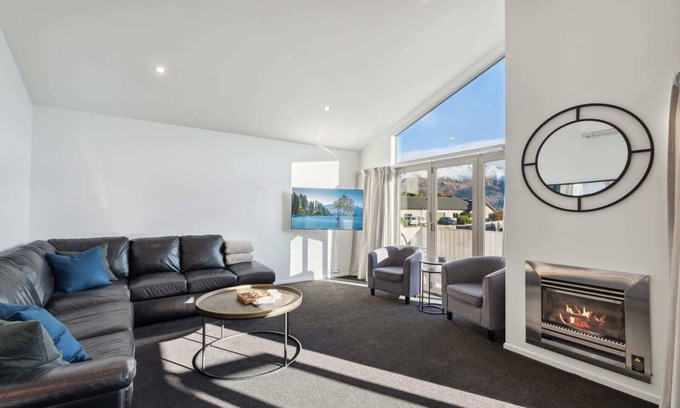 Wanaka Apartment | Treble Cone Views - 3 Bedroom
