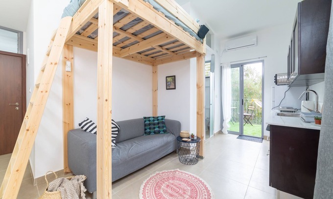 Florentin Apartment | Tree House Oasis- studio 3