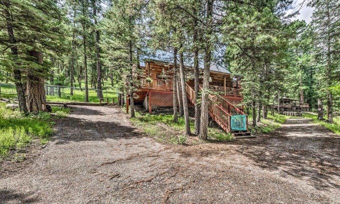 Ruidoso House | Tree-Lined Pollys Perch with Mountain Views!