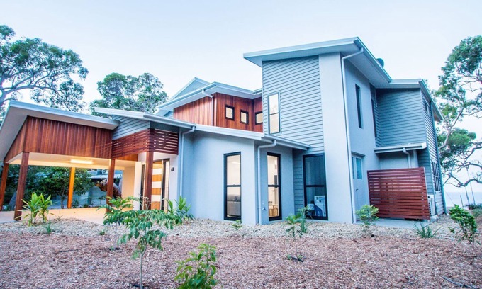 Agnes Water House | TREE TOP BREEZES SUNRISE 1770