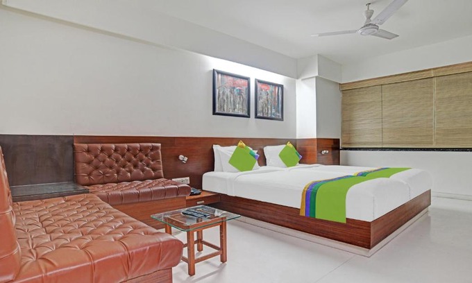 Palasia Hotel | Treebo Cherry Tree