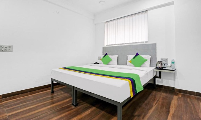 Faridabad Hotel | Treebo Grand Town House